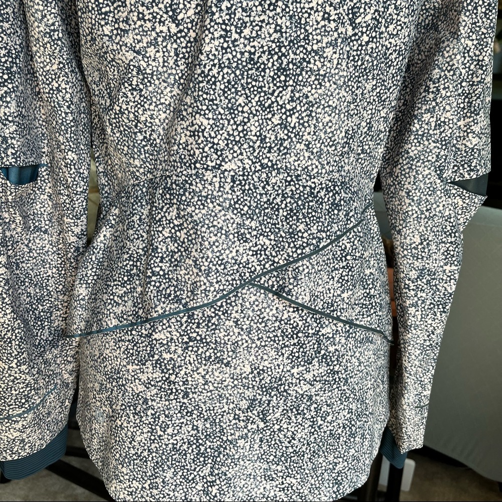 Lululemon Runaway Jacket - Picture 9 of 15